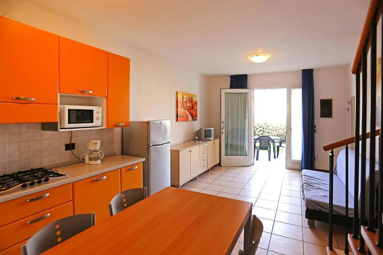 Apartment In Villaggio Ai Pini In Lido Altanea 卡奥莱